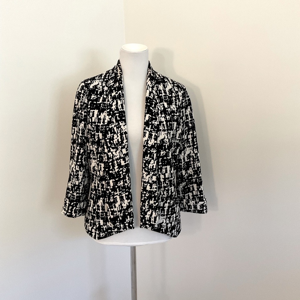 Women’s Kasper Black and White Blazer with Geometric Pattern